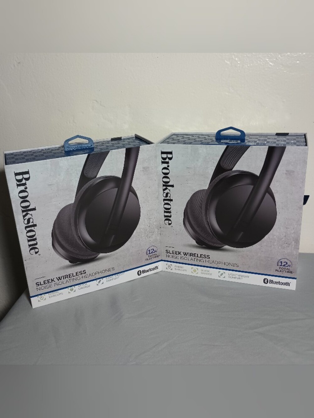 Brookstone Sleek Wireless Noise-Isolating Headphones (2)
